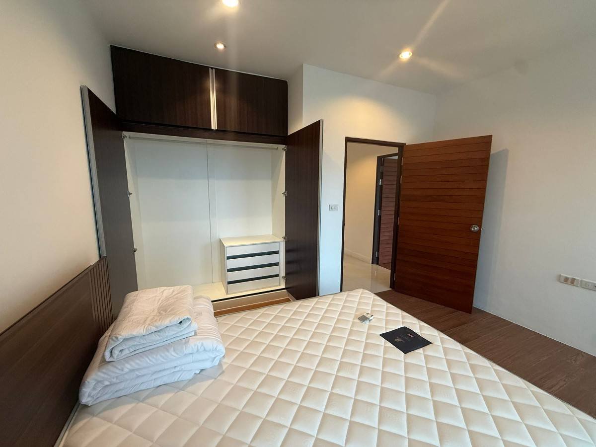 RC261002 The Axis Condominium - 19th floor Panoramic City and Garden View