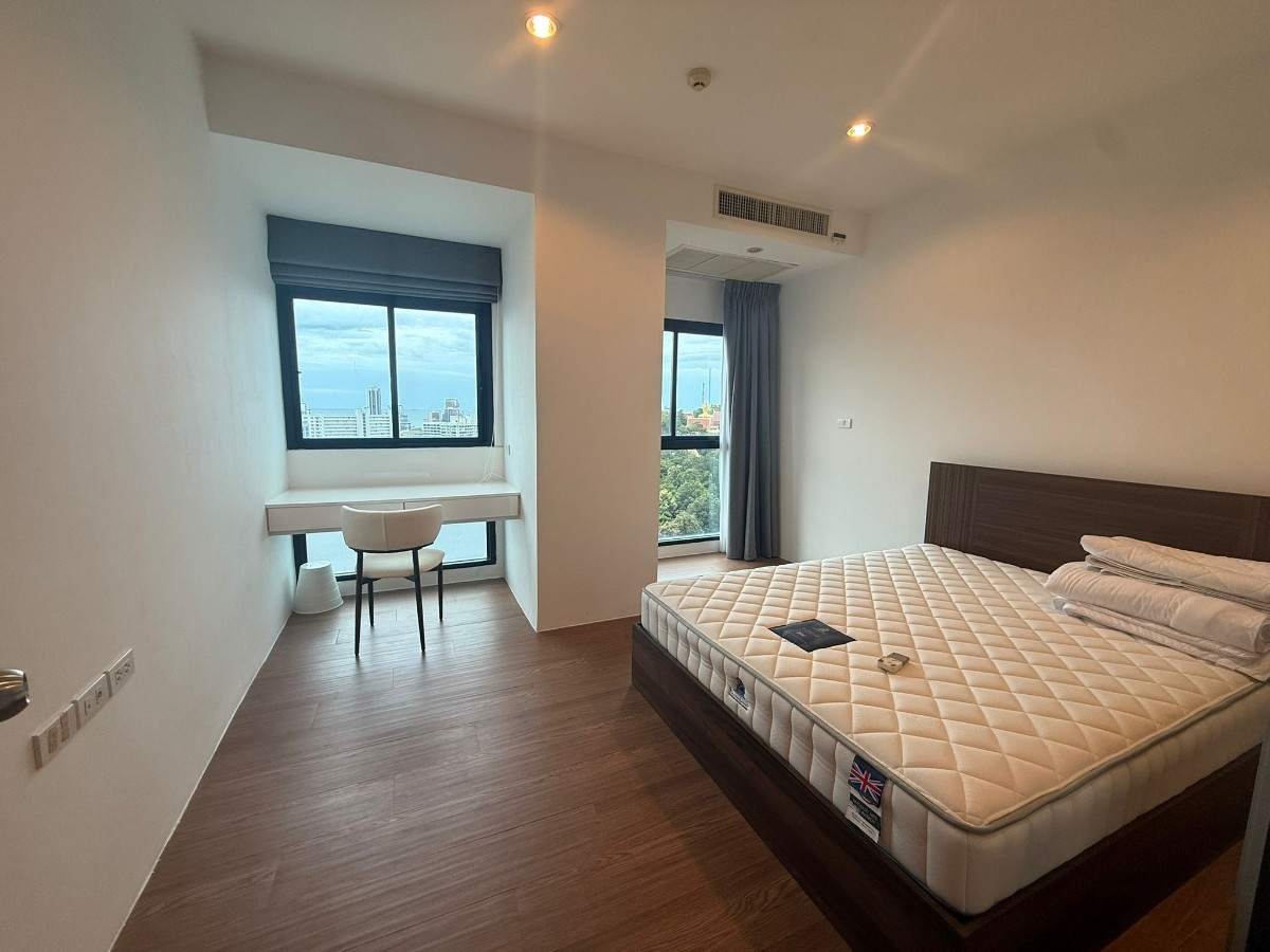 RC261002 The Axis Condominium - 19th floor Panoramic City and Garden View