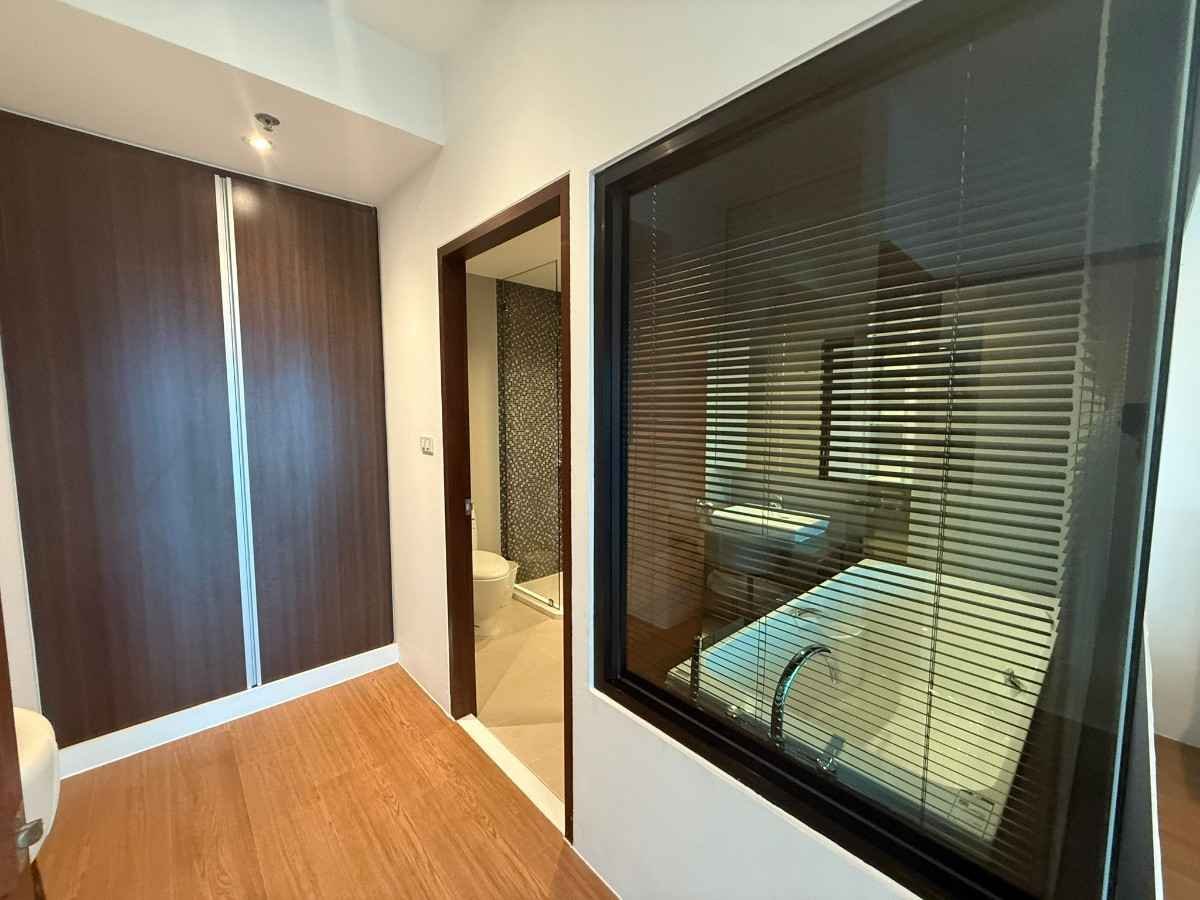 RC261002 The Axis Condominium - 19th floor Panoramic City and Garden View