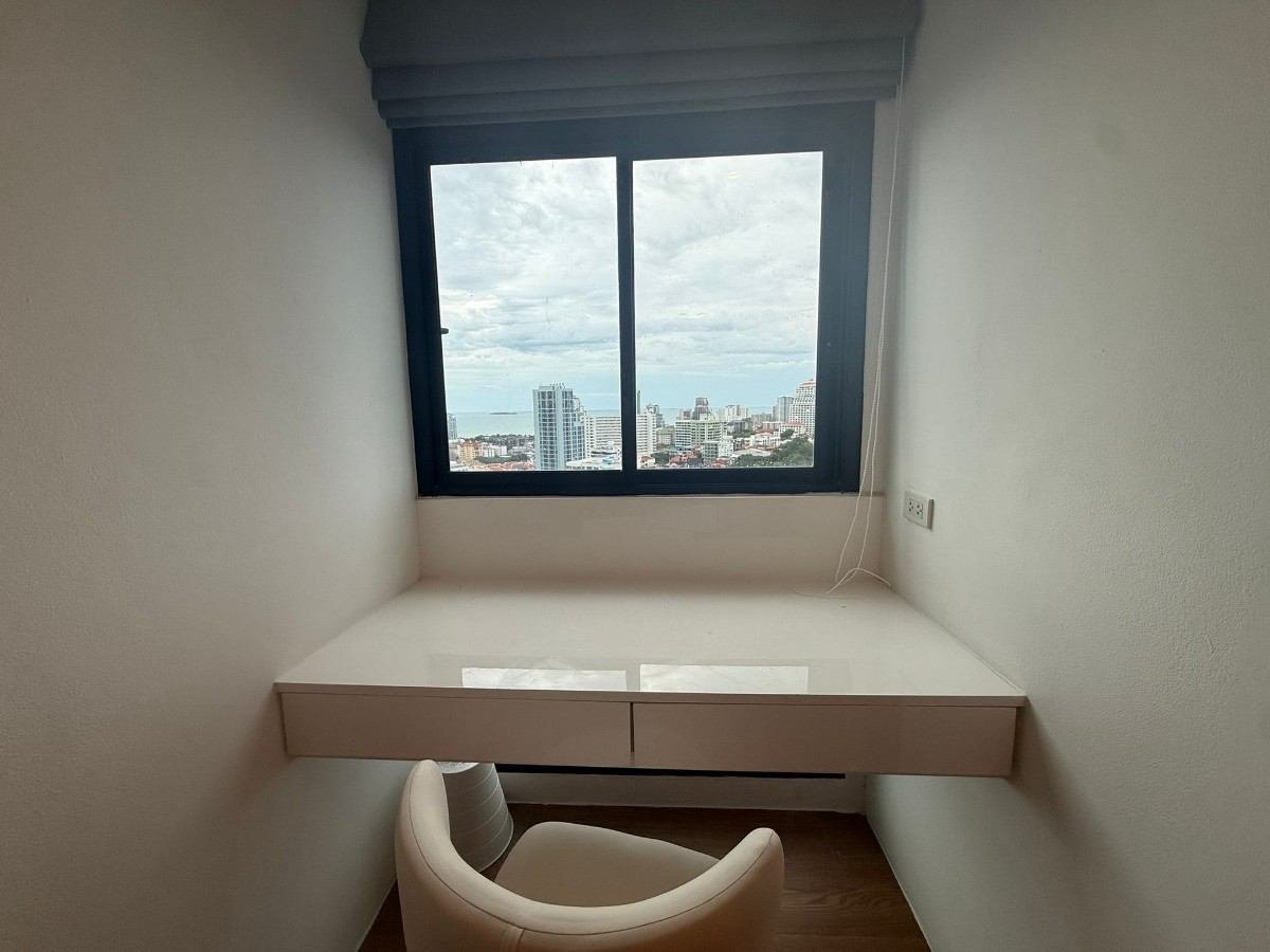 RC261002 The Axis Condominium - 19th floor Panoramic City and Garden View
