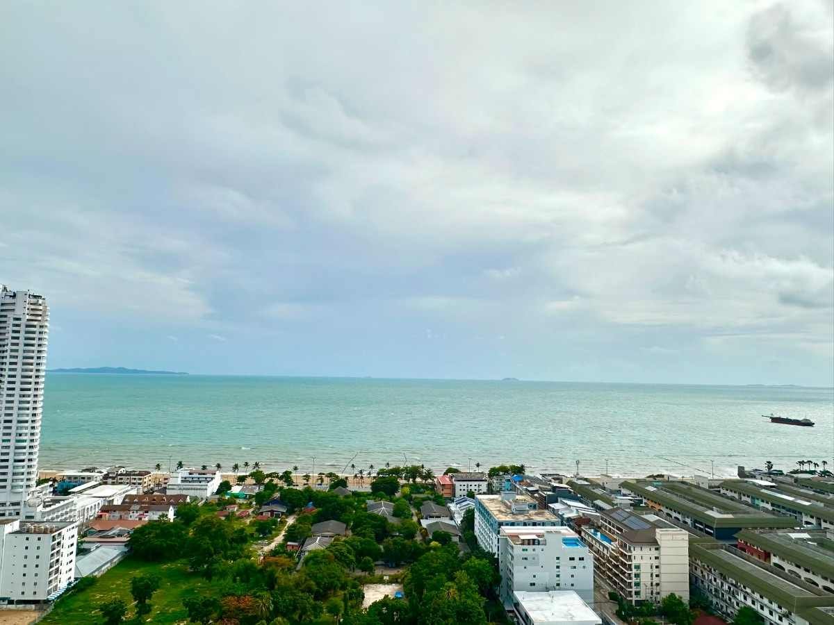 RC261004 Riviera Jomtien Condo - High Floor Corner Sea View