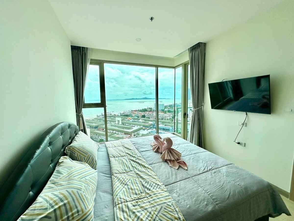 RC261004 Riviera Jomtien Condo - High Floor Corner Sea View